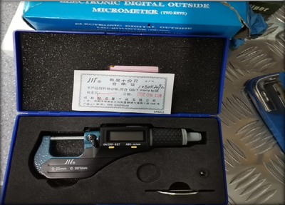 數顯千分尺